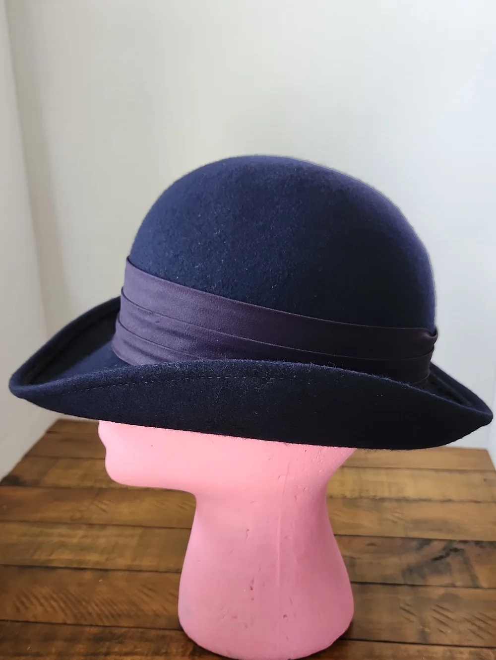 Vintage Women’s Navy Felt Cloche Hat with Feather Accent